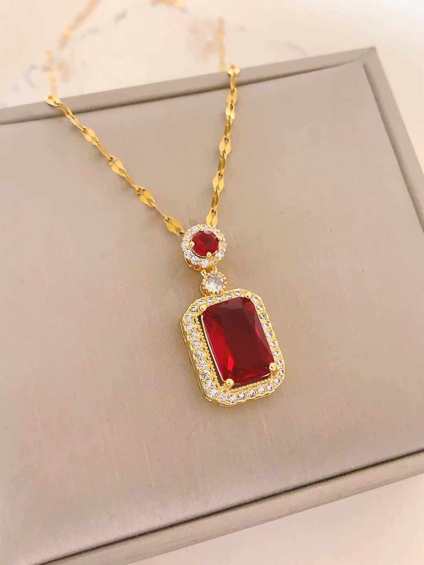 Luxurious Ruby Red and Green Jewelry Set – Elegant Gold-Plated Necklace, Earrings & Ring